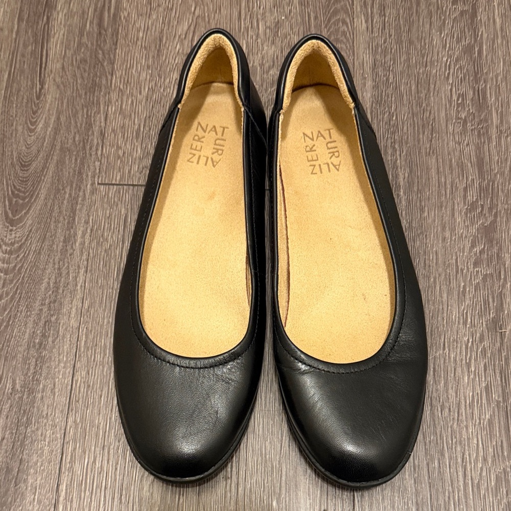 Naturalizer Women's Black Leather Ballet Flats